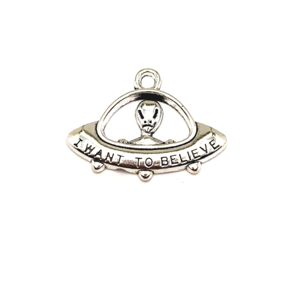 Lot of 2 Alien in UFO Charms I Want To Believe Pendants or earrings X files - Picture 2 of 5